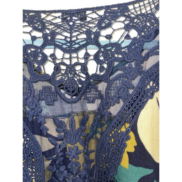 Susan Graver Knit Macrame Floral & Leaf Design Poncho Women’s Size Small - Picture 6 of 12